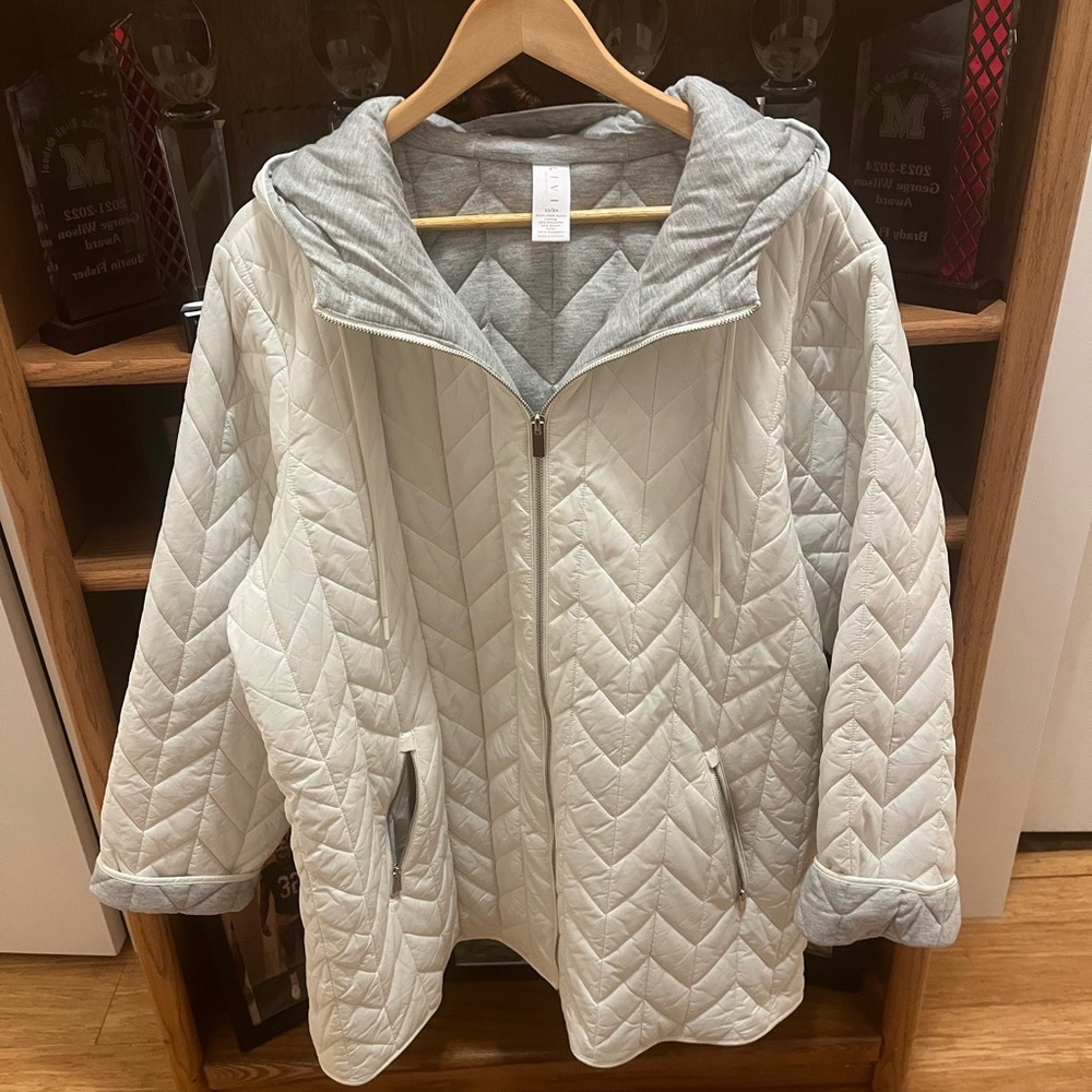 Livi Active Gray and White Quilted Women's Puffer Jacket